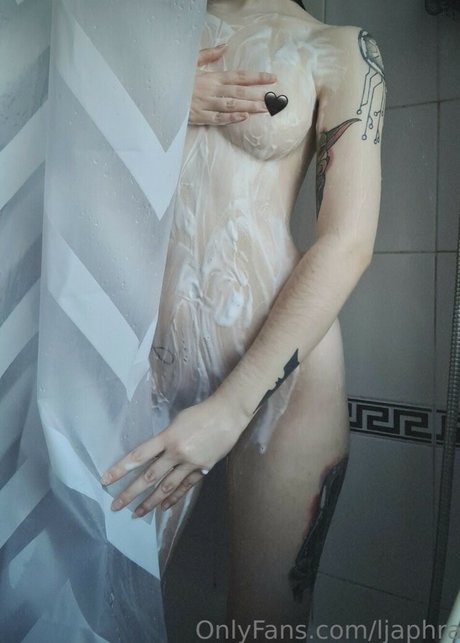 Louise Julie erotische exklusive bilder