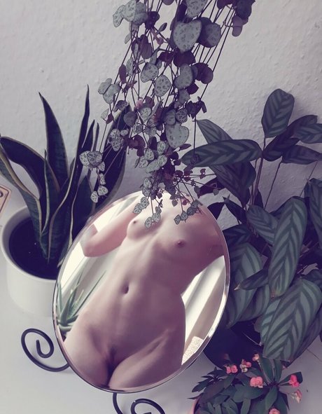 vollbusige onlyfans freie bild