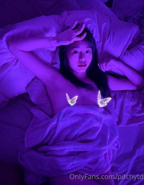 asiatische gilf-onlyfans sexy kunst fotos