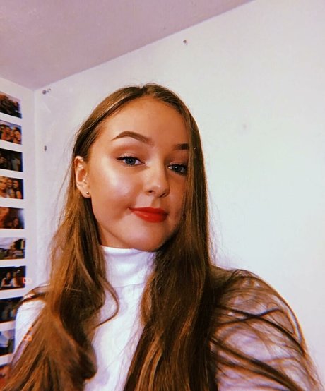 Helayna Birkett model porno foto