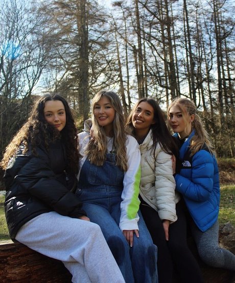 Helayna Birkett nackt kunst galerien