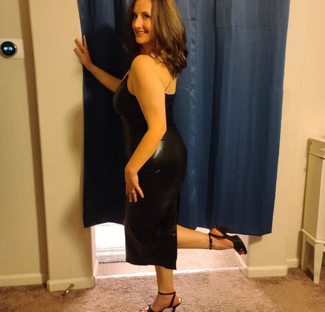 Mrs Bella Curves freie nackt bild