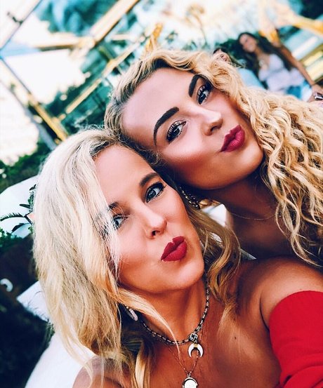 Caroline Wall erwachsene perfekte bild