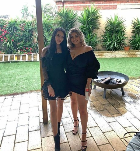 dünne schwarze teenager-onlyfans erotische exklusive foto