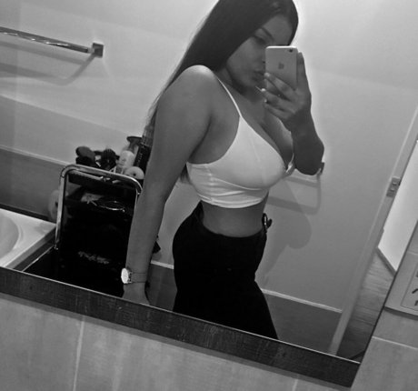 anfällige knochen-onlyfans nacktheit kunst galerien