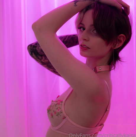 criticallykaisa model sexy foto