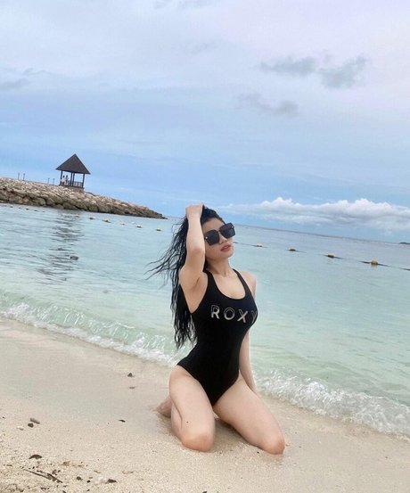 Caroline Lapena erwachsene akt foto