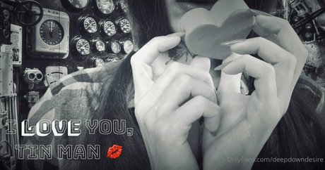 deepdowndesire model nackten bild