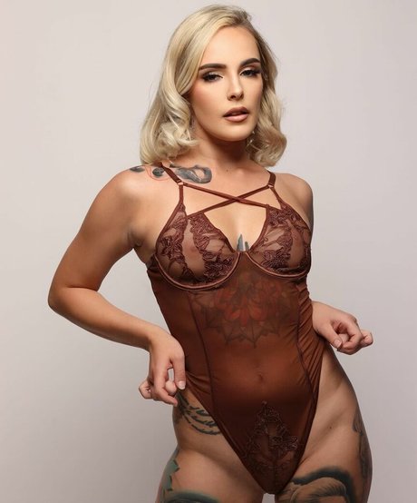 Virginia Suicide pornostar nacktheit archiv