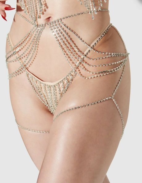 Miss Mosh sexy hd bild