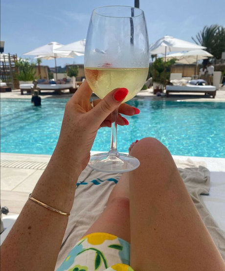 vollbusige brünette onlyfans heiße akt fotos