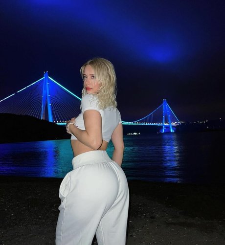 schwangere onlyfans nackt akt bild