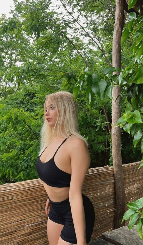 sexy blonde onlyfans heiße sexy fotos