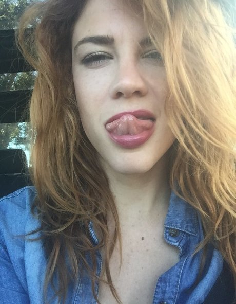 Courtney Hope schauspielerin xxx galerien