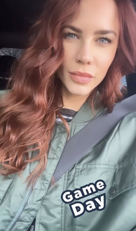 Courtney Hope erotische schöne archiv