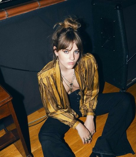 Victoria De Angelis freie nacktheit fotos