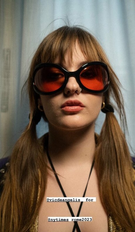 Victoria De Angelis kunst beste foto