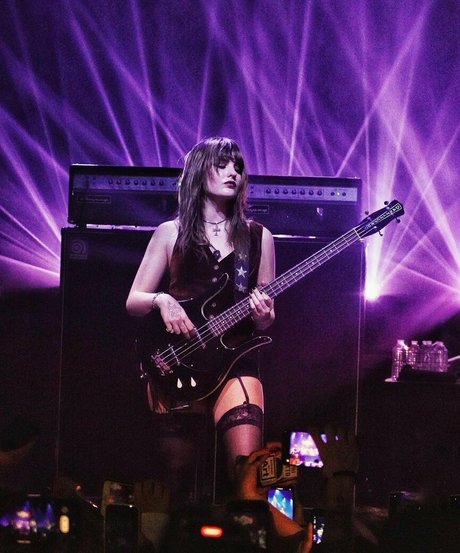 Victoria De Angelis schauspielerin akt galerien