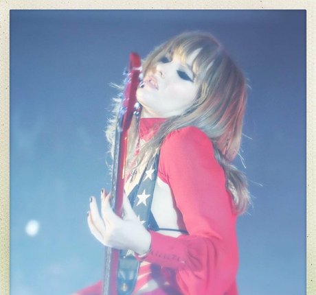 Victoria De Angelis pornostar fotos