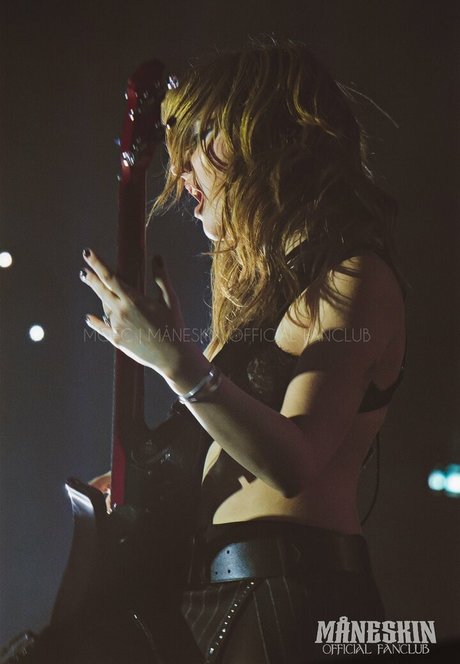 Victoria De Angelis xxx nackt bilder