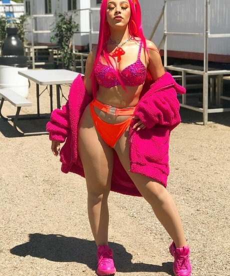 vollbusige onlyfans schöne kostenlose bilder