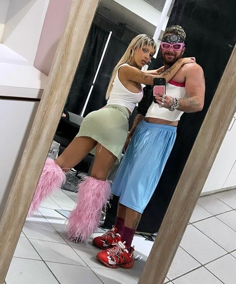 zierliche milf onlyfans exklusive kunst bild