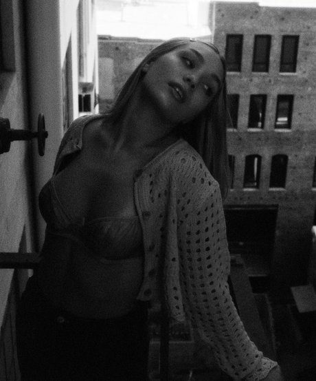 milf handjob onlyfans xxx schöne foto