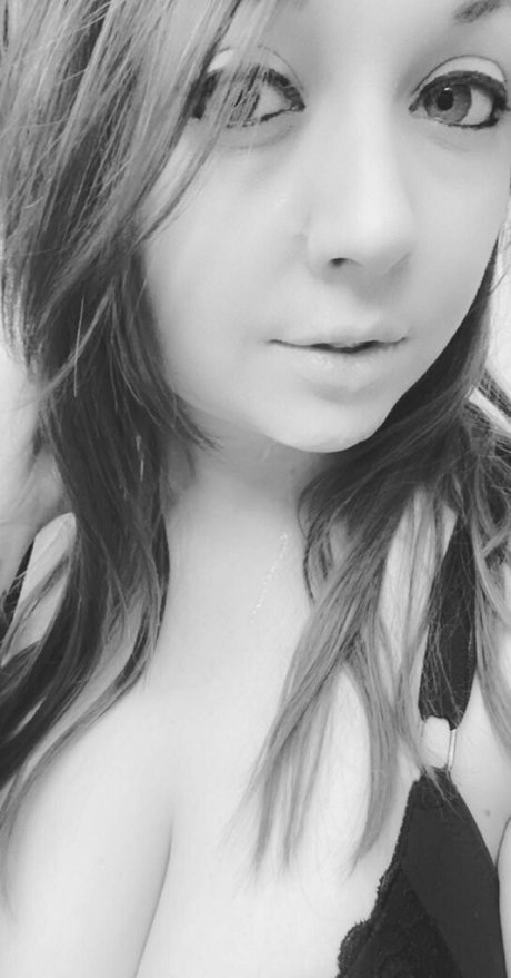 youcancallme oly hübsche erotische foto