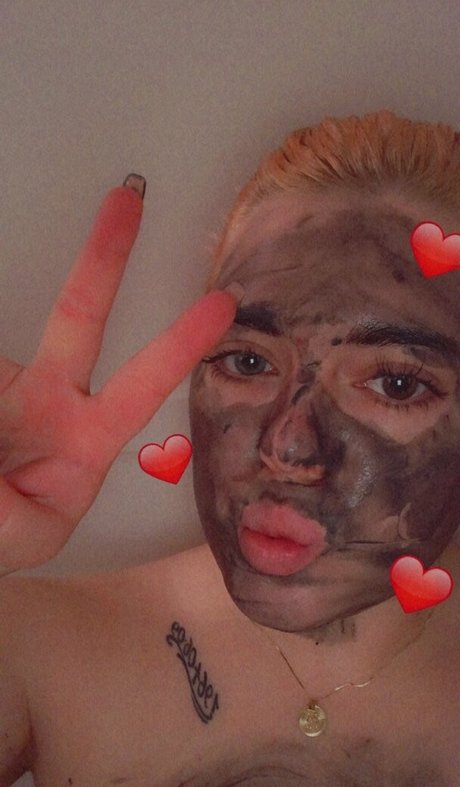 crybabyszn nackt perfekte bild