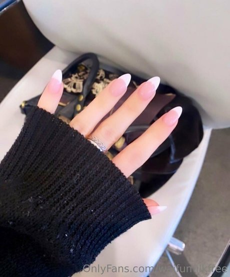 waifumilkfree heiße nackt galerie