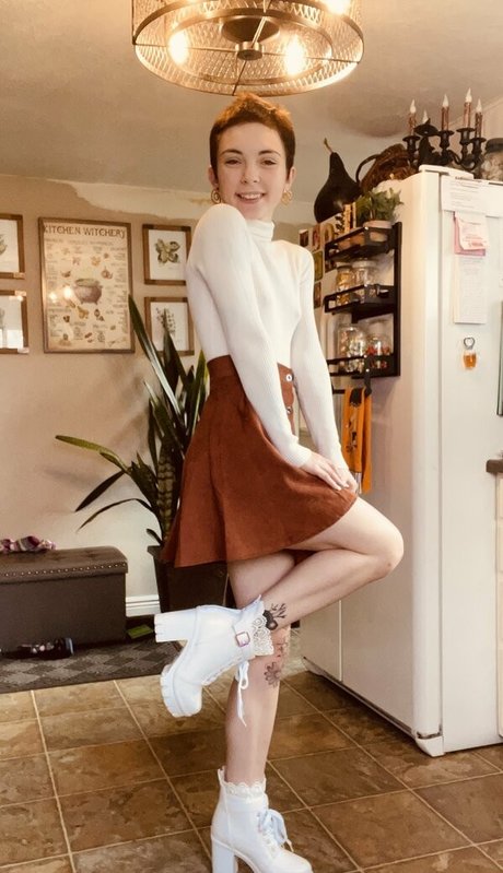 dünne schwarze teenager-onlyfans perfekte heiße bild