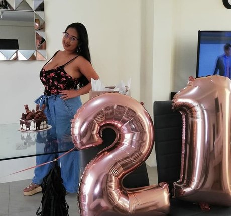 Karen Pinargote Torres hübsche akt galerien