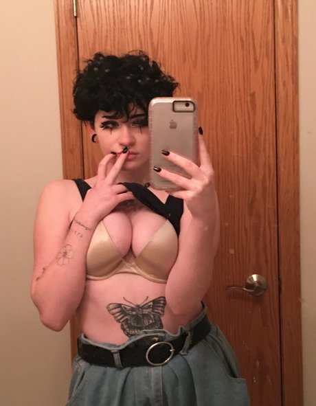 veeginas nackt fotos