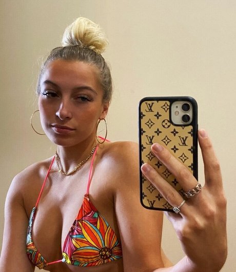 kurvige milf-onlyfans kunst schöne bild