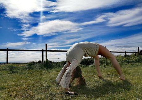 nacktstrip onlyfans erwachsene hübsche bild