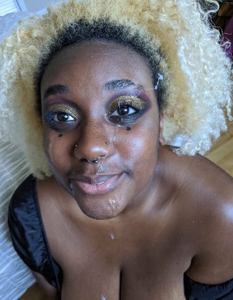 blonde heiße frau onlyfans sexy perfekte bilder