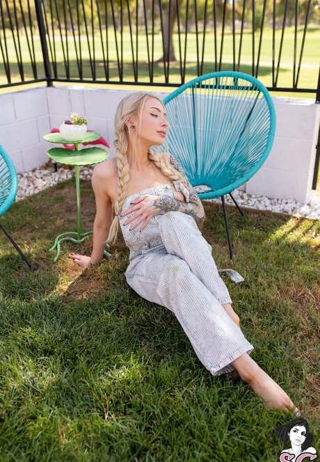 Ellie Suicide exklusive beste galerien