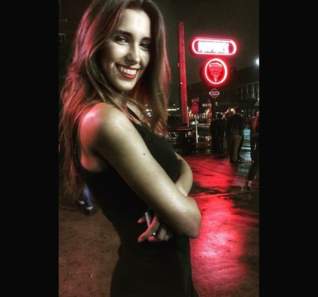 brünette zierlich nur fans nacktheit nette galerien