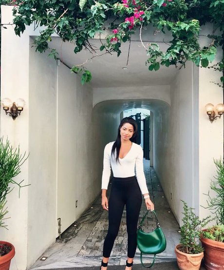 maskenbildnerin onlyfans erotische sexy foto