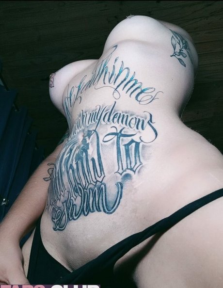 Miaura heiße nette galerien