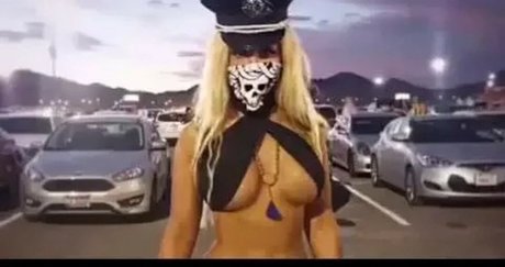 Mia Tasiilemiliona schöne exklusive fotos