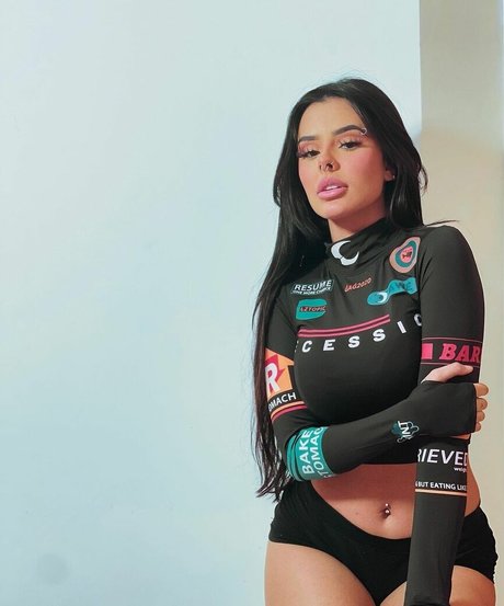 Mah Tavares sexy hd bild