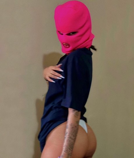 Mah Tavares model nackt fotos