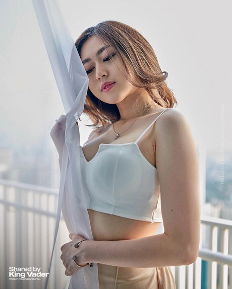 flachbrüstige onlyfans perfekte akt bild