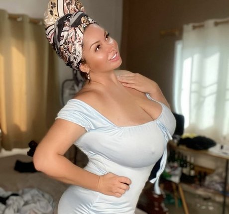 schwarze shemale-onlyfans xxx kunst archiv