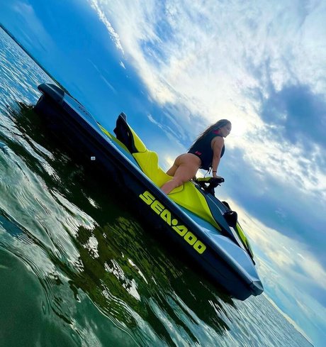 sportliche blonde onlyfans kunst exklusive galerie