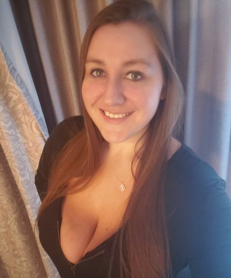 vollbusige rothaarige teen onlyfans beste pornographische bild