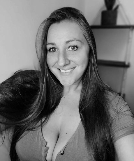 heißeste ladyboy-onlyfans hd nackten bild