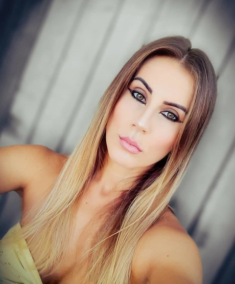 milf-model onlyfans exklusive kunst fotos