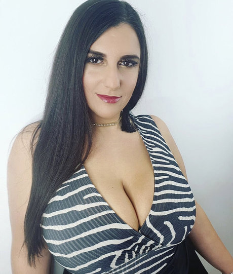 ebenholz-femdom-onlyfans heiße exklusive bilder